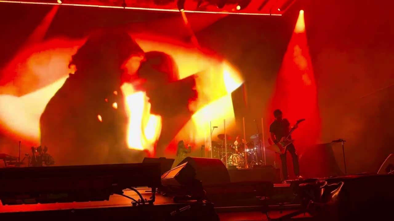 “Sympathetic character” and “You oughta know” Alanis Morissette in Budapest 2025