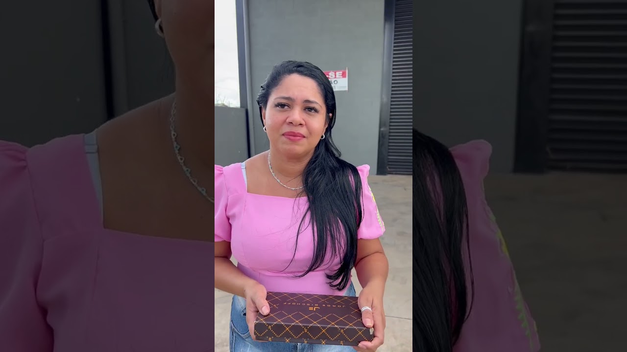 Garotinho brilhante ajudou ela com sua simplicidade...