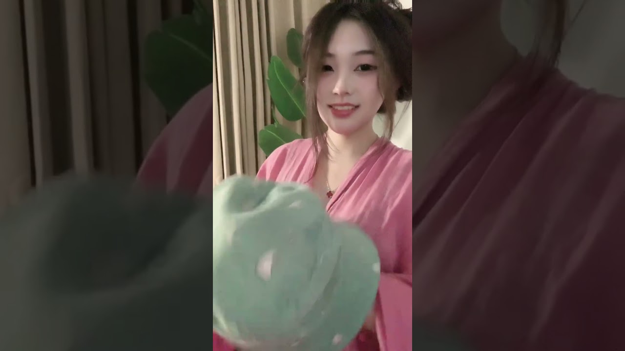 Momo🔥我猜你在飞机上见过我💕2026 01 21 02 29 40🎬