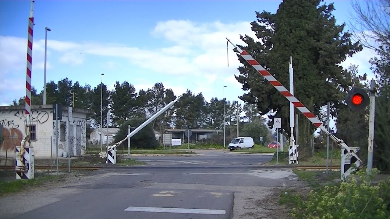 Spoorwegovergang Oristano (I) // Railroad crossing // Passaggio a livello