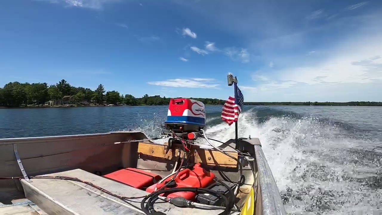 1972 Johnson (JohnErude) 25hp Outboard Motor Lake Run