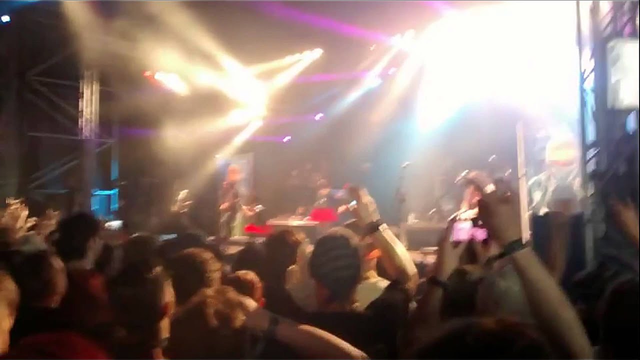 Dragonforce + BABYMETAL DOWNLOAD FESTIVAL 2015 Gimme Choko!! (ギミチョコ！！) Orientation fixed
