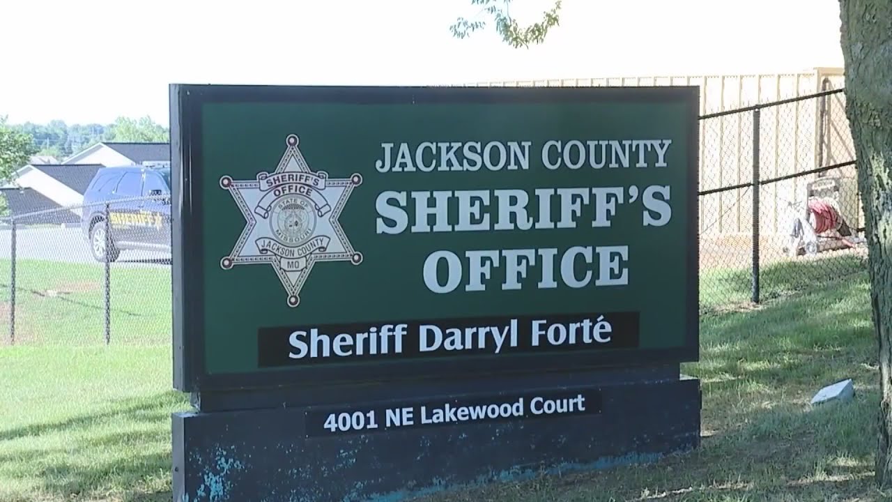 Jackson County sheriff deputy union sues over pay raises