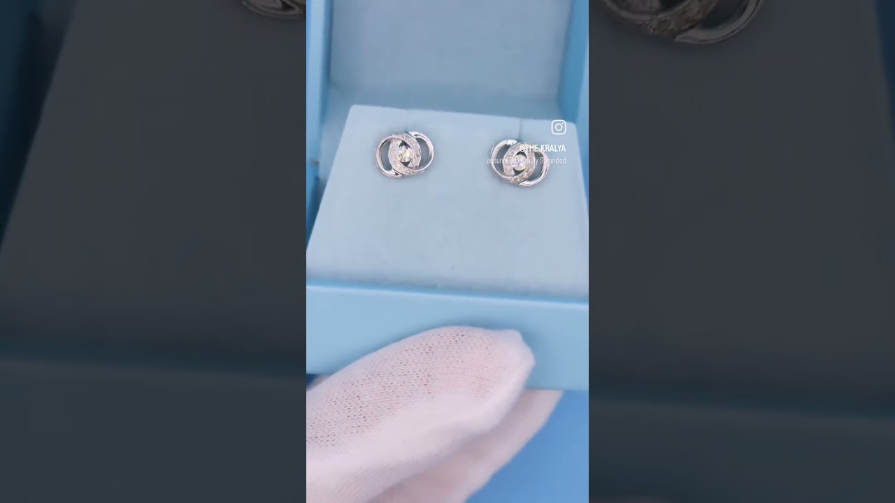 💎 Embrace your inner sparkle with these gorgeous earrings 💎