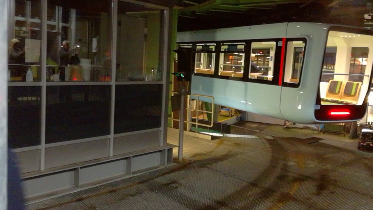 Neue Schwebebahn in Vohwinkel am 18.12.2016