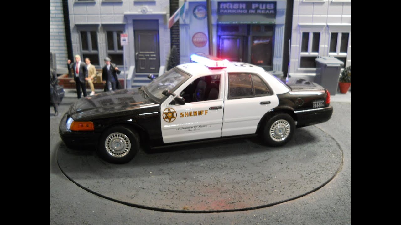 LA County Sheriff 1/18 scale Ford Crown Victoria with lights.