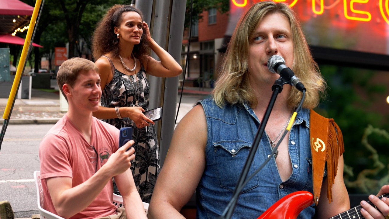 They Start to Film When I Play a Song About My Girlfriend