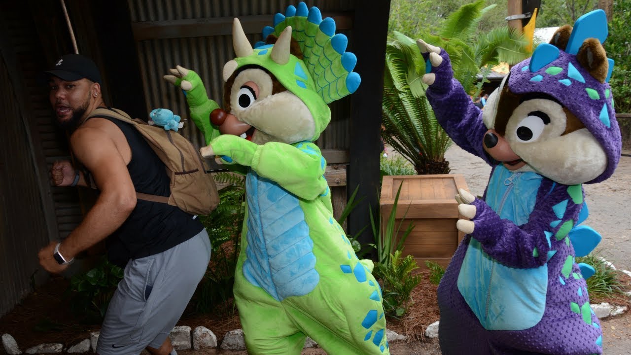 I Had The BEST Character Interactions At Donalds Dino-Land Bash!