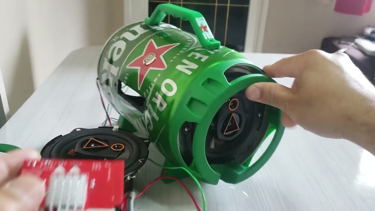 Caixa de Som Boombox Barril de Chopp Heineken