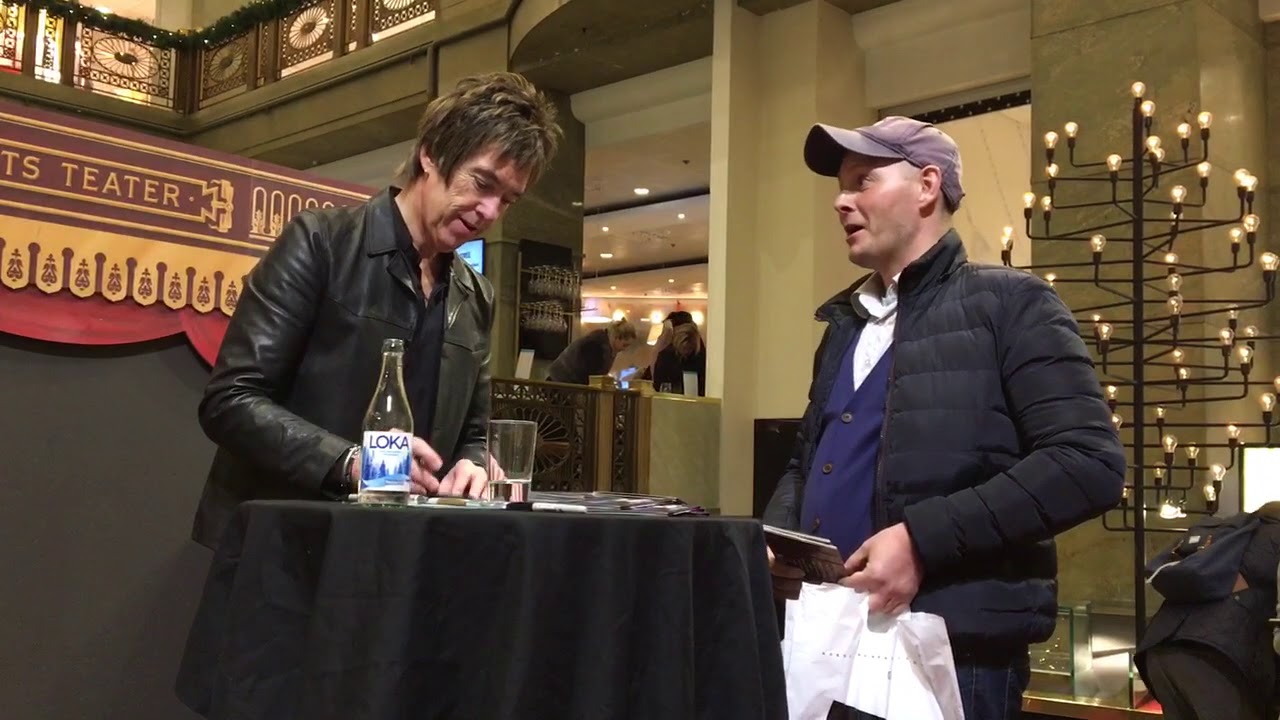 Per Gessle&rsquo;s signing session in Stockholm NK (18 December 2017) part 1