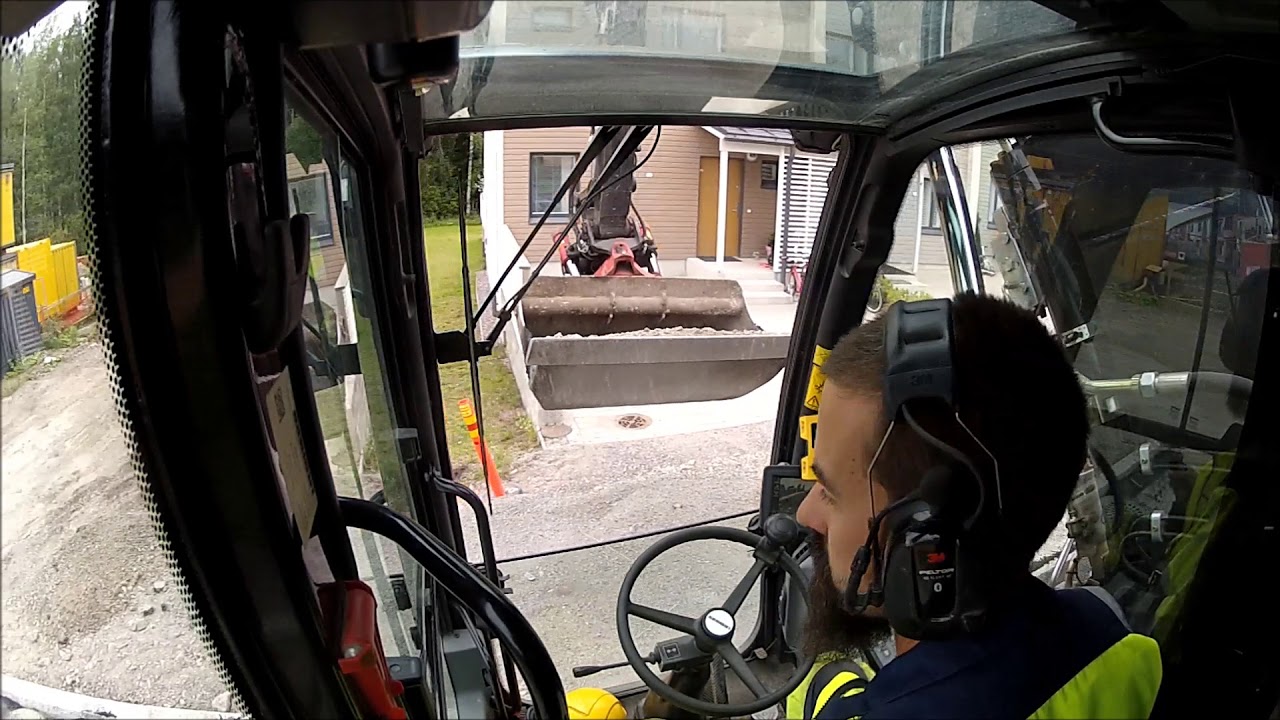 Liebherr doing some cleaning