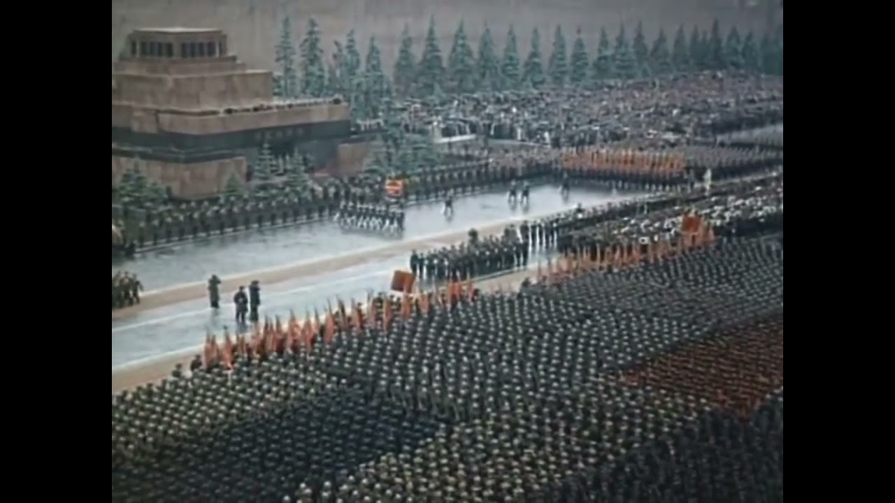 Parade de la Victoire - URSS -- 1945 -- en 2 min ( @curriculum )