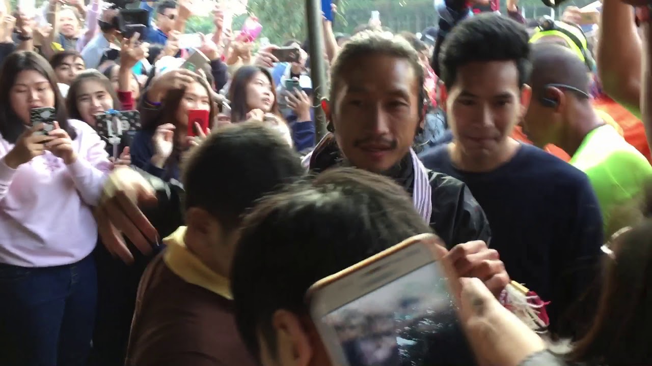 แสงสุดท้าย“พี่ตูน”วิ่งเข้ามาร่วมร้องเพลงด้วย @ลำปาง