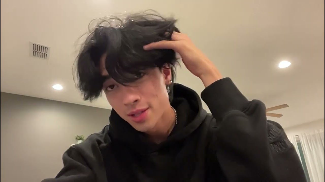 Sebastian Moy TwitchLIVE- Bored in bed 260822