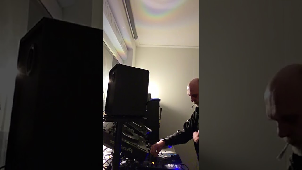 Live stream Facebook Chuck-e, promo vinyl 