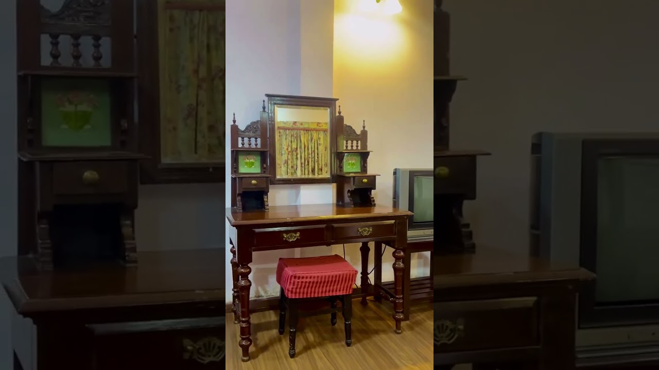 এনেকুৱা পুৰনা আইনা কাৰ কাৰ ঘৰত আছে জনাব দেই