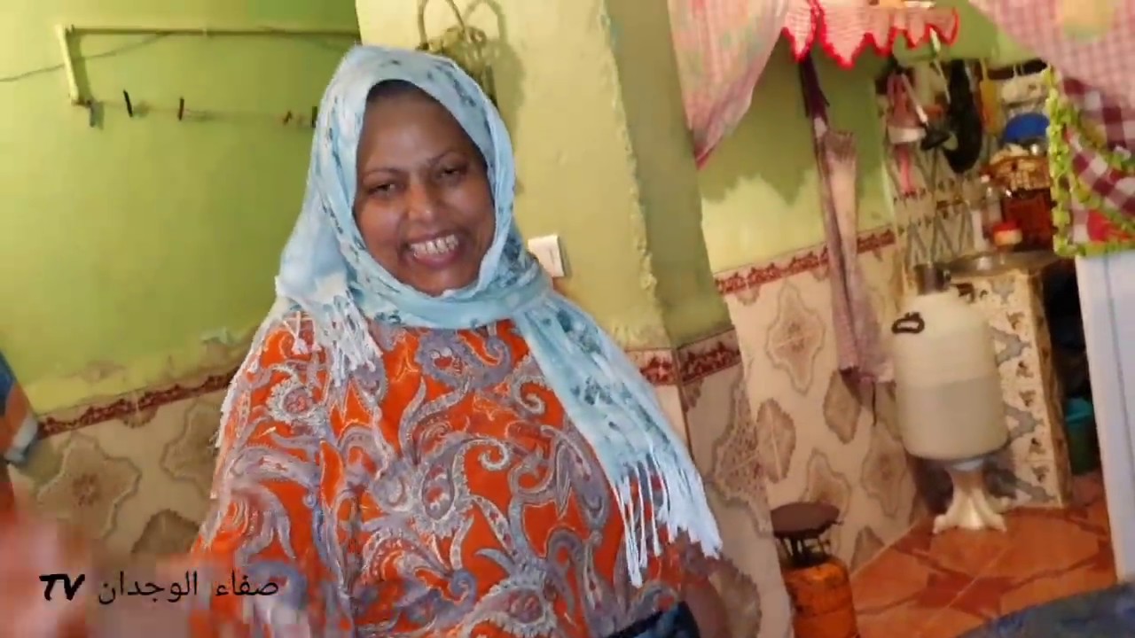 بنت لآلة حادة وبائعة المخامر تقدم لكم حلوى ثلاث طبقات🥮🍬🍬بكمية كثيرة وبمقادير بسيطة