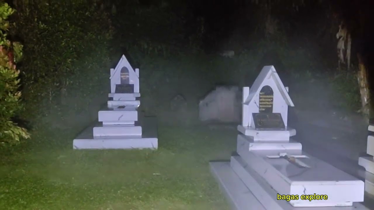 jalan jalan sambil lihat makam sekalian uji keberanian 