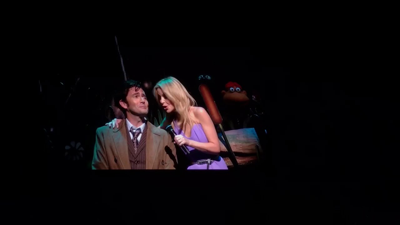 Doctor Who (David Tennent) and Kylie Minogue & the Muppets sing Rainbow Connection Live at the mup