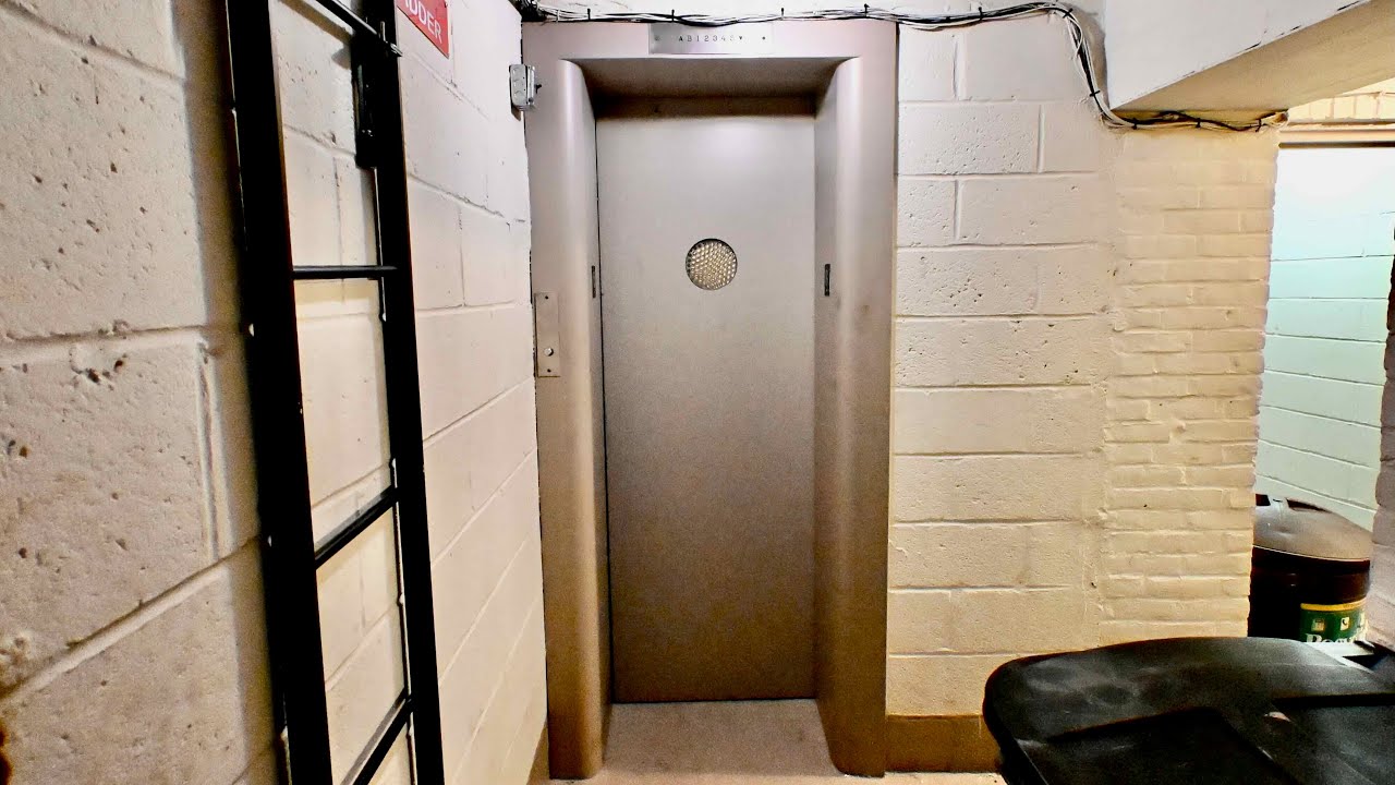 Нью-Йорк, штат Нью-Йорк: односкоростной канатный лифт Epic Staley на 402-й западной 45-й улице