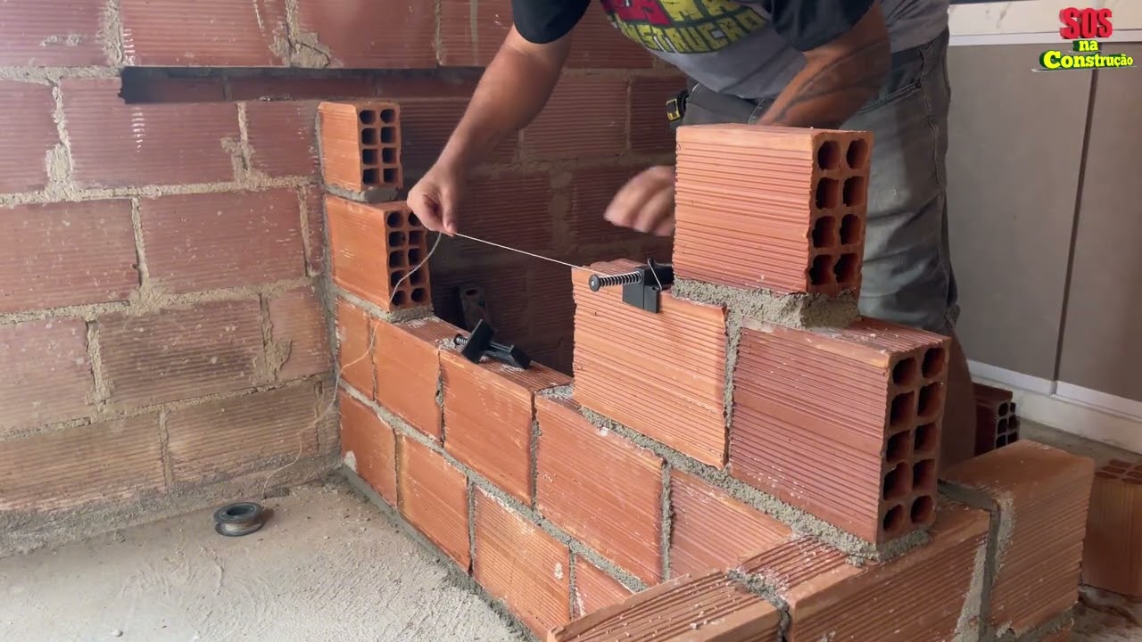 GENIAL!! Esse pedreiro exagerou na sabedoria.. balcão barato com tijolo
