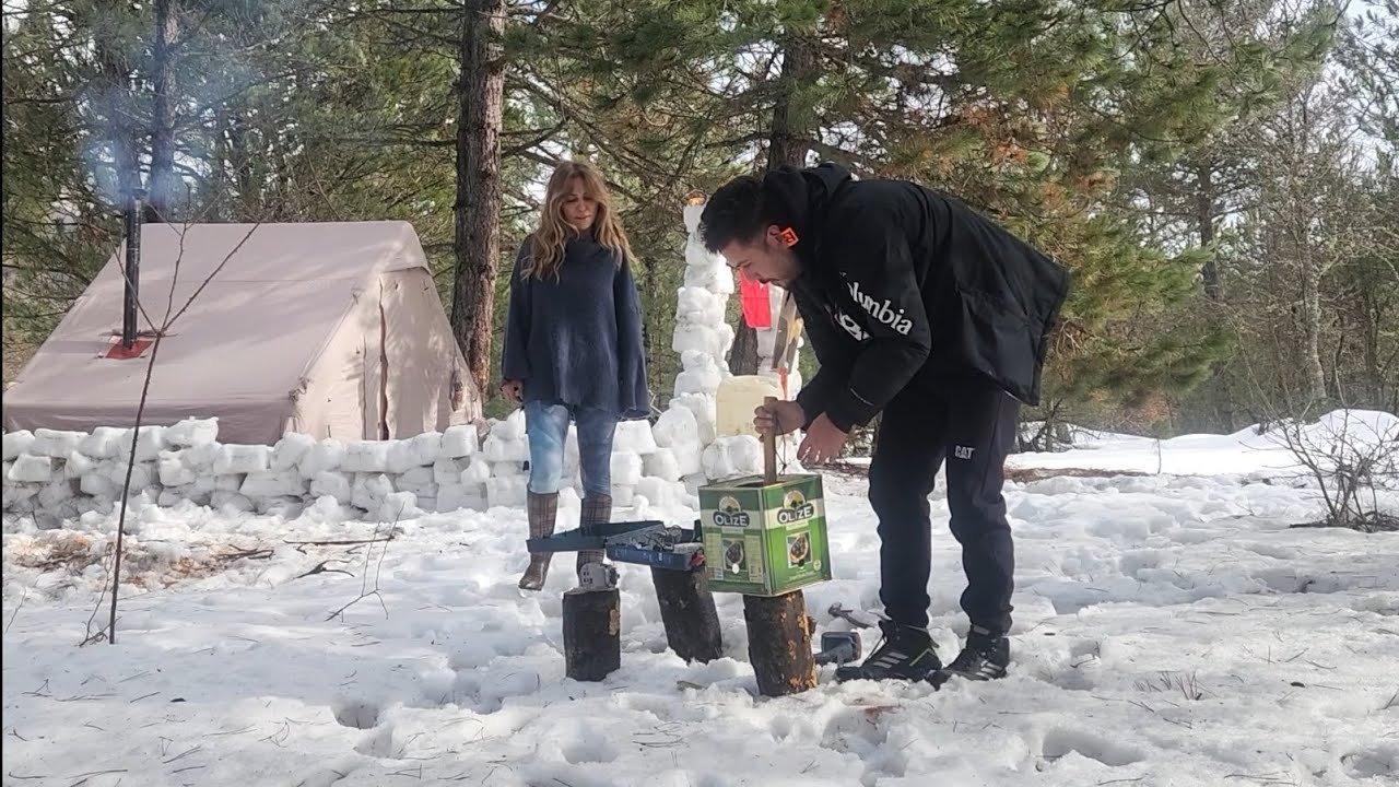 ​KARDA KAMP! Tenekeden Ocak Yaptık ve Kardan Duvar Ördük ❄️🔥