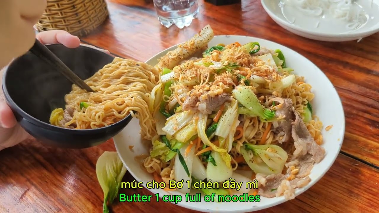 Ăn trưa quán lẩu nướng - Lunch at a Hotpot & BBQ Restaurant in Da Lat