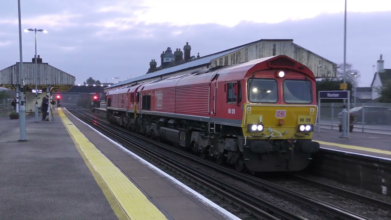66128 & 66100 'Armistice 100' at Wareham working 0Z60 to Swanage (26/01/26)