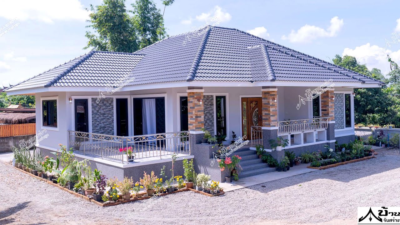 บ้านชั้นเดียวหลังคาทรงปั้นหยาตกแต่งสวยงามสไตล์ร่วมสมัย โทนสีเทาอบอุ่นหรูหรา 3 ห้องนอน 3 ห้องน้ำ