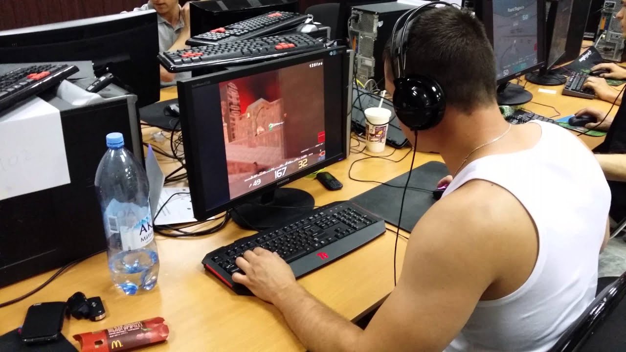pavel and cooller playing CA @ MOSCOW QUAKE LAN PARTY #19