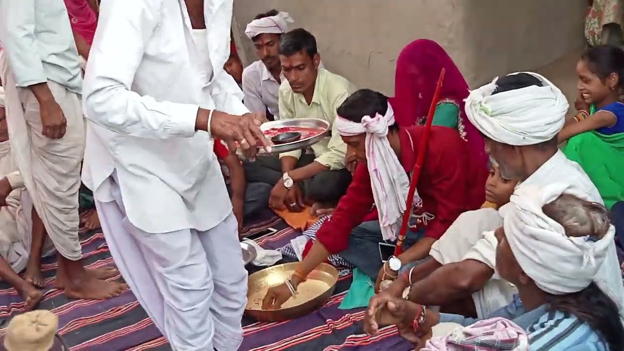 आदिवासी समुदाय न्योत प्रोग्राम मामा द्वारा नुत करना