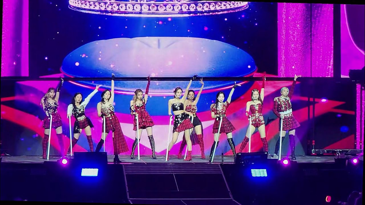 Twice 4th World Tour III - New York Day 1 - Queen (Fancam)