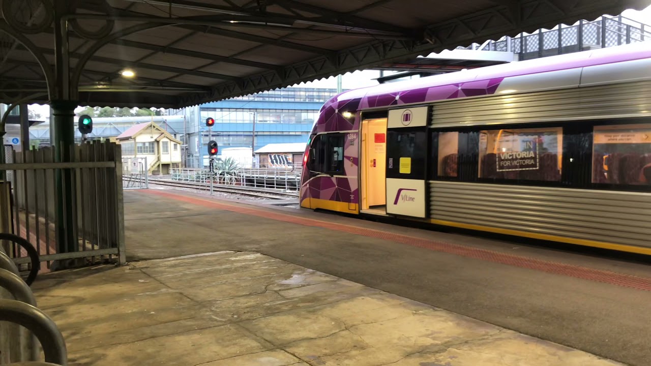 VL84 and VL27 departing at Geelong station