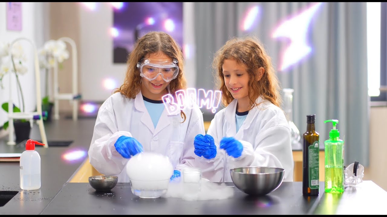Cora & Eliza's DRY ICE BUBBLE EXPERIMENT I 干冰泡泡实验