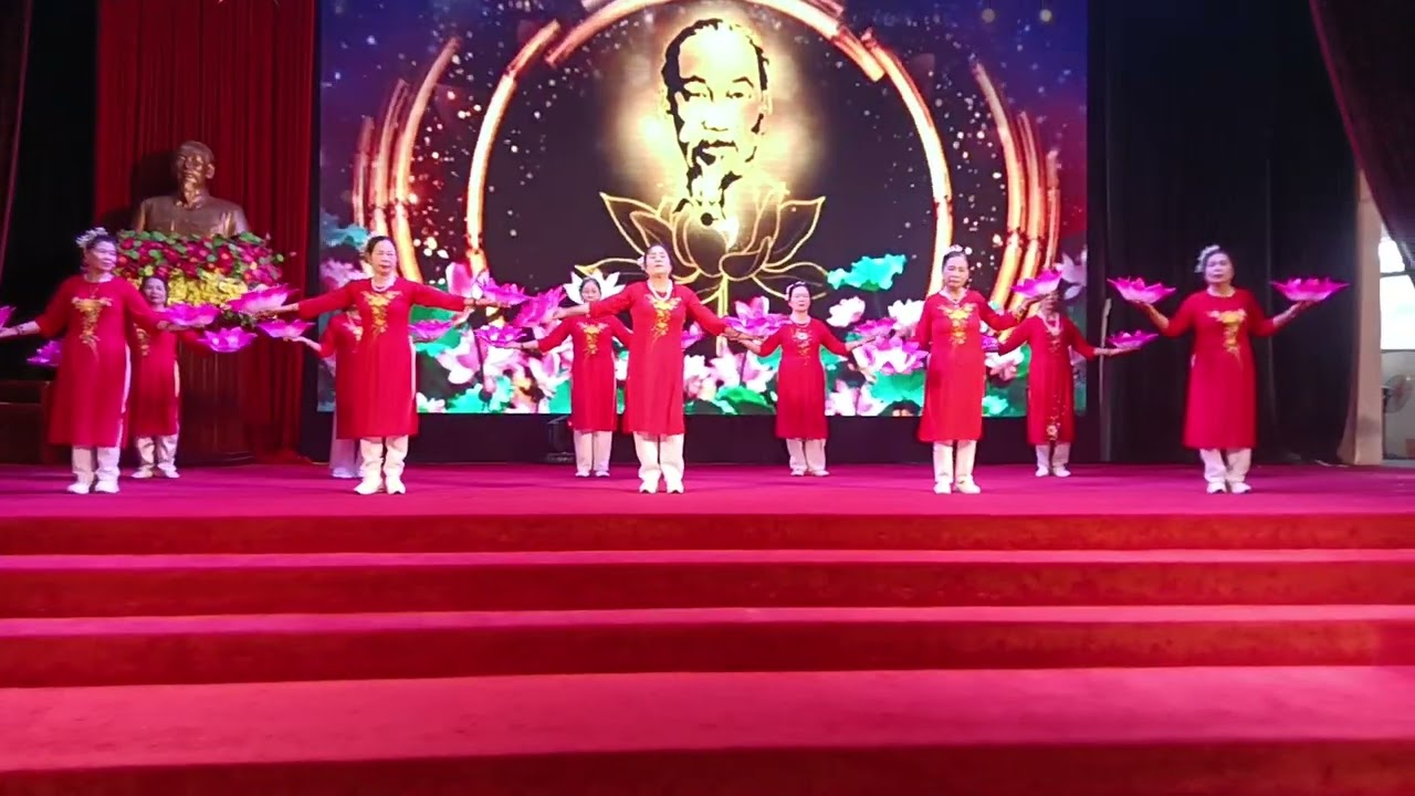 Đội văn thể yên đồng múa ai thấy bác đốt lò