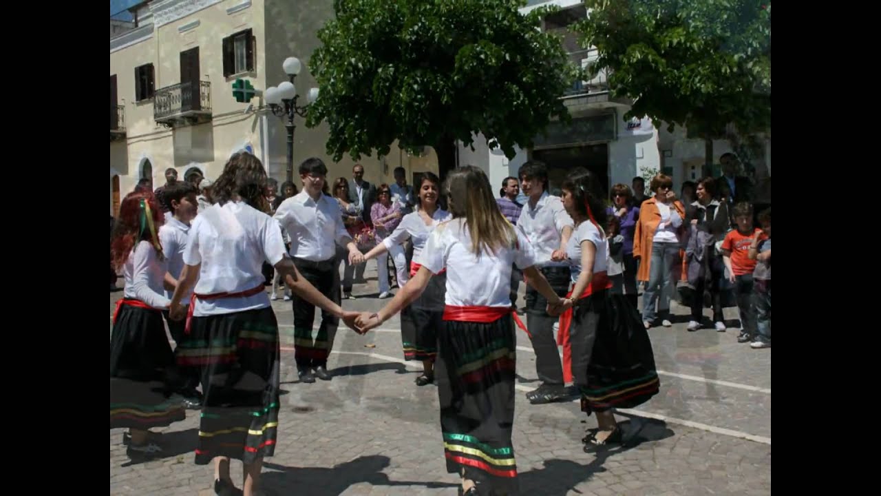 Pro Loco di Castelluccio dei Sauri. Gruppo folk alla Festa di Terra Nostra.