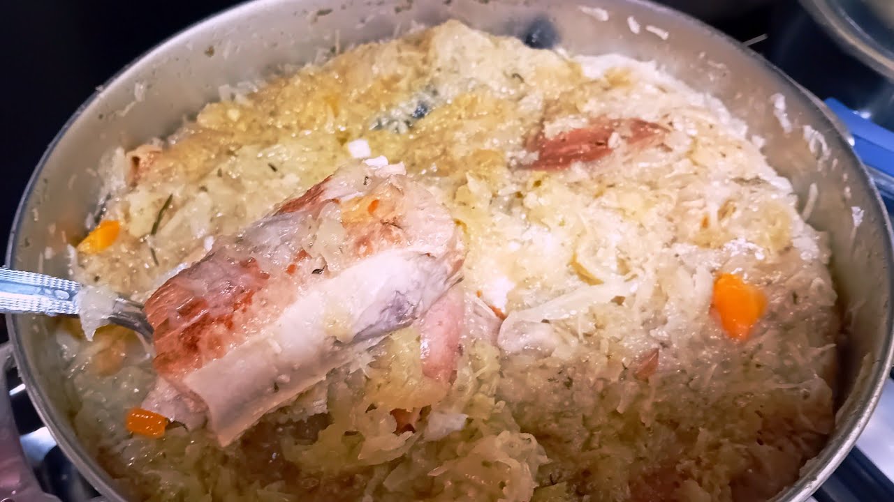 Традиционный суп из квашеной капусты с ребрышками — аромат потрясающий! ✨️ Бабушкин секрет!