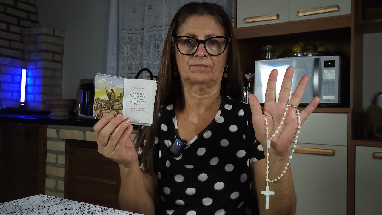 ASMR: Você veio na minha casa rezar o terço comigo