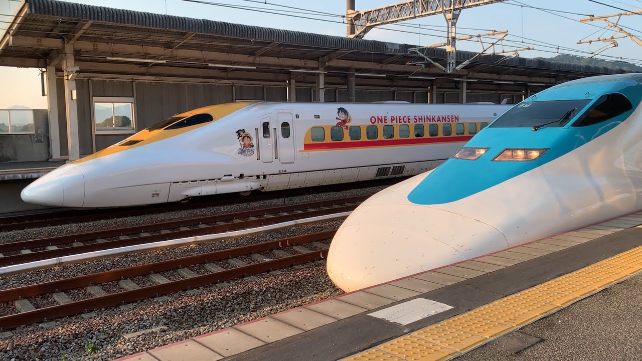夕方の時間に第2弾と3弾のコラボ新幹線が並んだ！東広島駅から広島駅間の山陽新幹線車窓です。