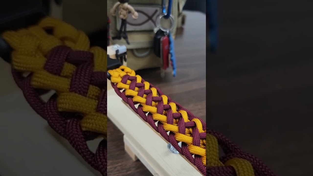 Grin of a wolf Paracord bracelet by Cetus 550