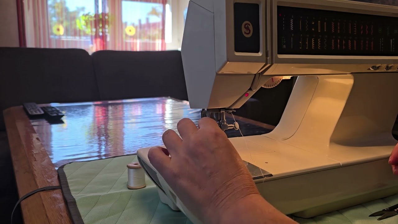 How to Thread Singer Futura 2010. Anleitung Einfädeln. Пошаговая заправка нити в машинке.
