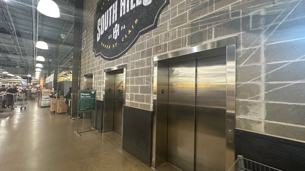Гидравлические лифты Schindler 330A HT VR в магазине Whole Foods Market - Бетел-Парк, Пенсильвания.