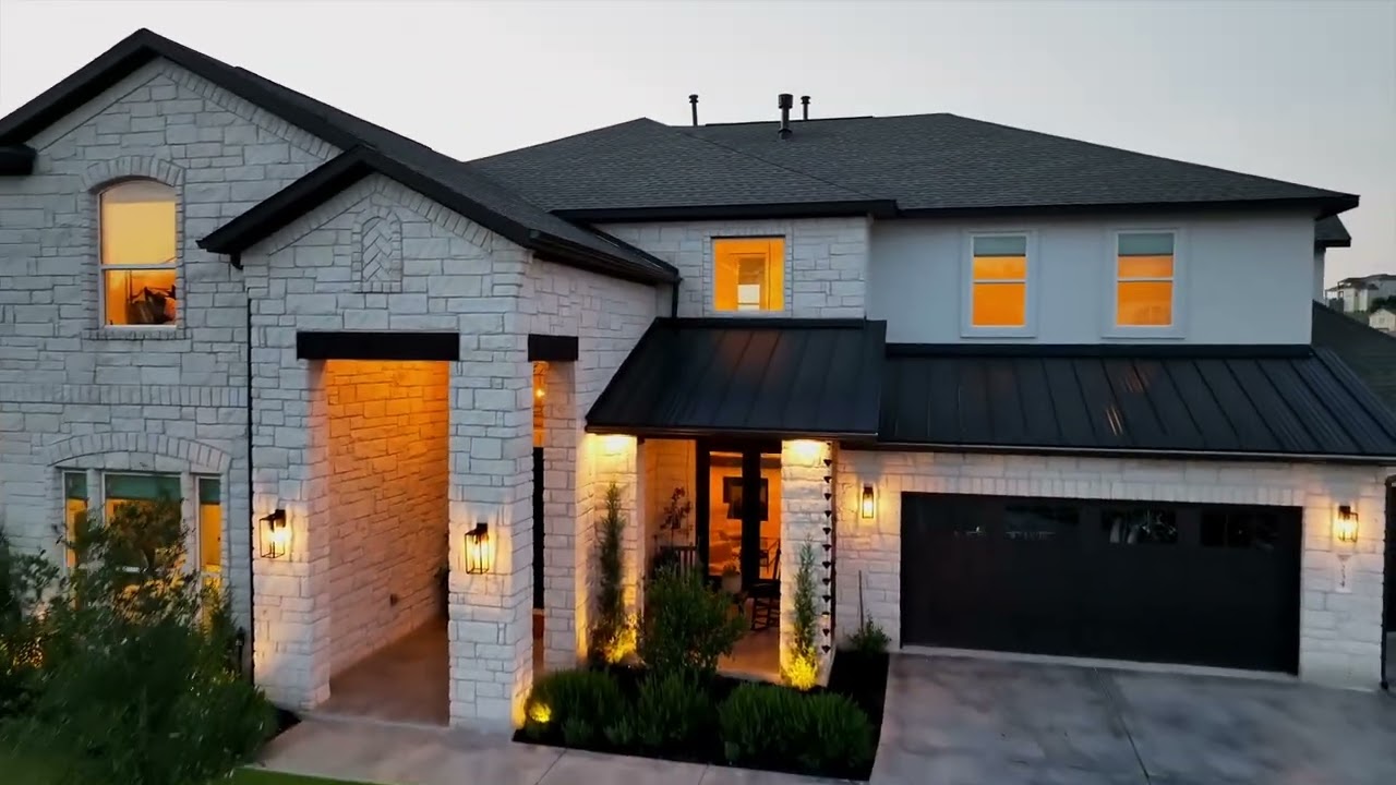 Exquisite Rough Hollow Home in Lakeway