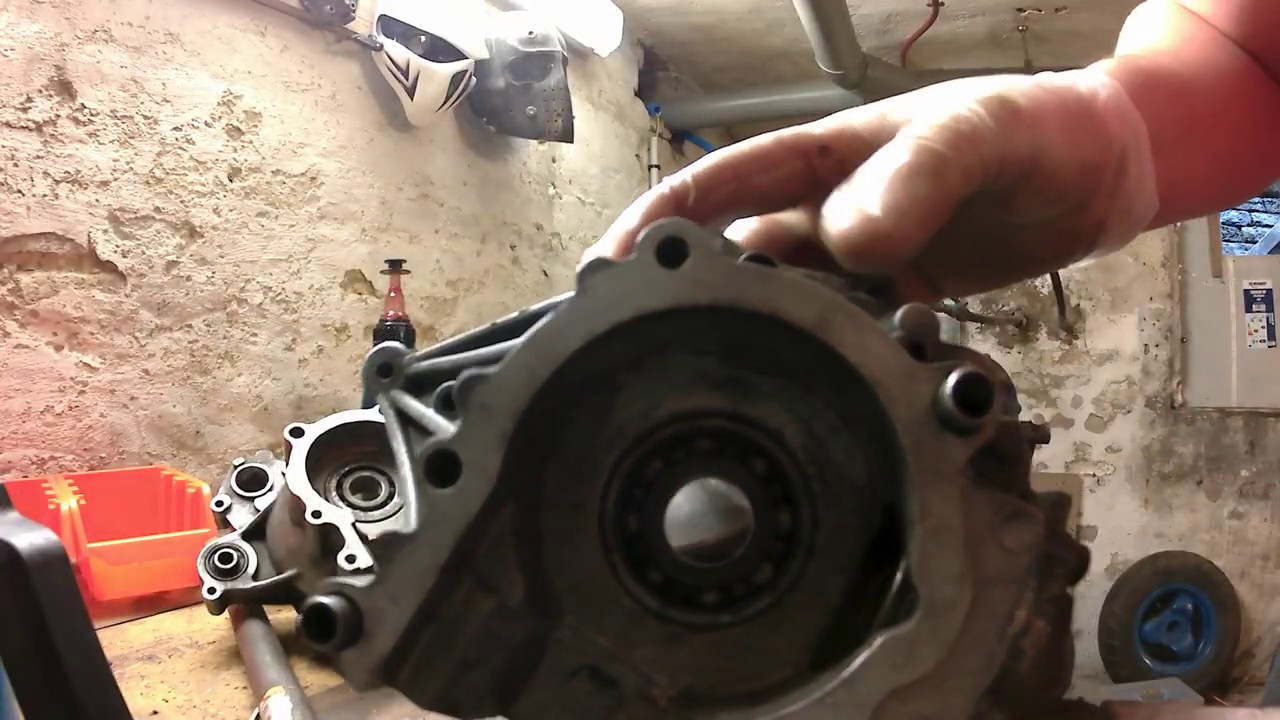 Mettre un roulement dans le carter moteur Peugeot