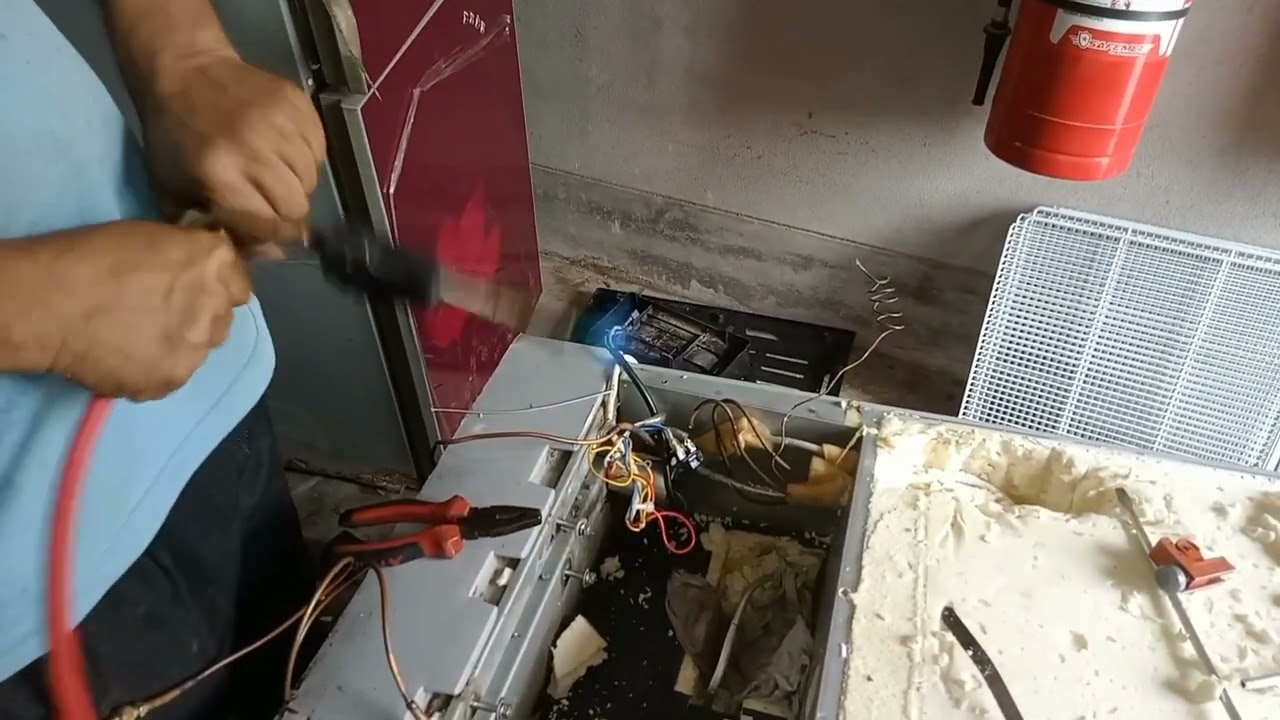 Fridge leakage paroblem,ফ্রিজের চেম্বার লিক হলে ফ্রিজের পিছনে খুলে যে ভাবে মেরামত করবেন।