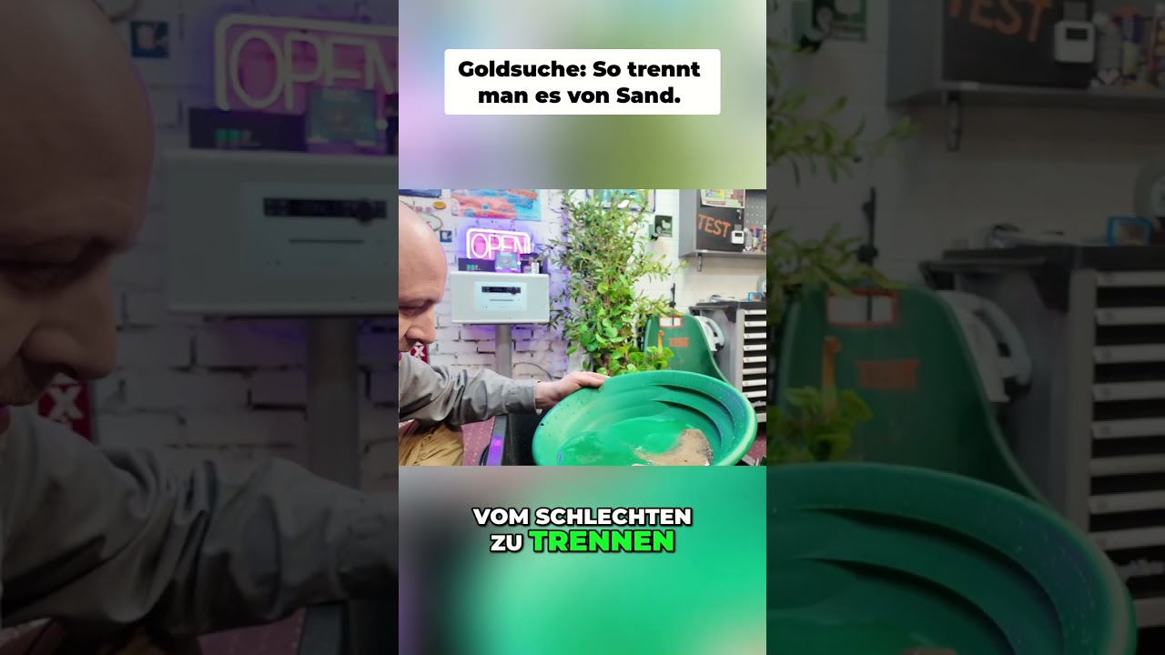Goldwaschen  Goldflitter im Sieb, weil Gold schwerer ist als Sand!