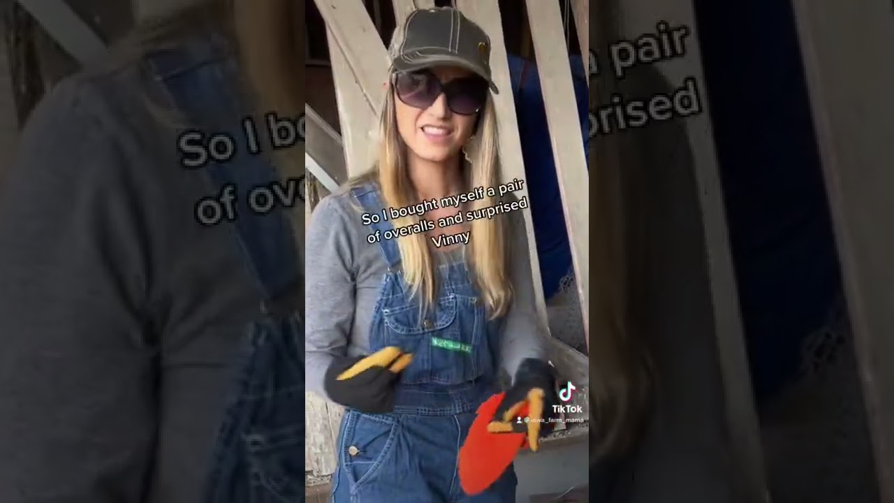 What Farmers Wear - OOTD Iowa Farm Clothing Trends #farm #ootd #overalls  #johndeere #caseih