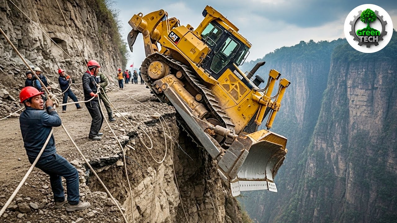 Jaw-Dropping Bulldozer Operator Skills So Crazy You&rsquo;d Think They&rsquo;re Fake! #19