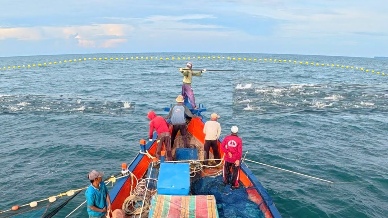 PUKAT CINCIN, Ternyata Begini Cara Nelayan Indonesia Menangkap Ikan Di Laut