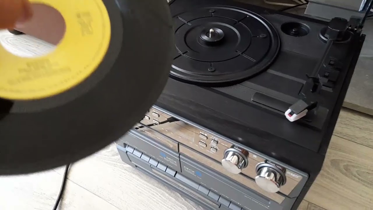 #Auna TC-386. #Gramofon. Pierwsze słuchanie muzyki z winyli z muzyką #Italo Disco.